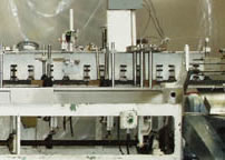 <Intermittent Motion Poucher>